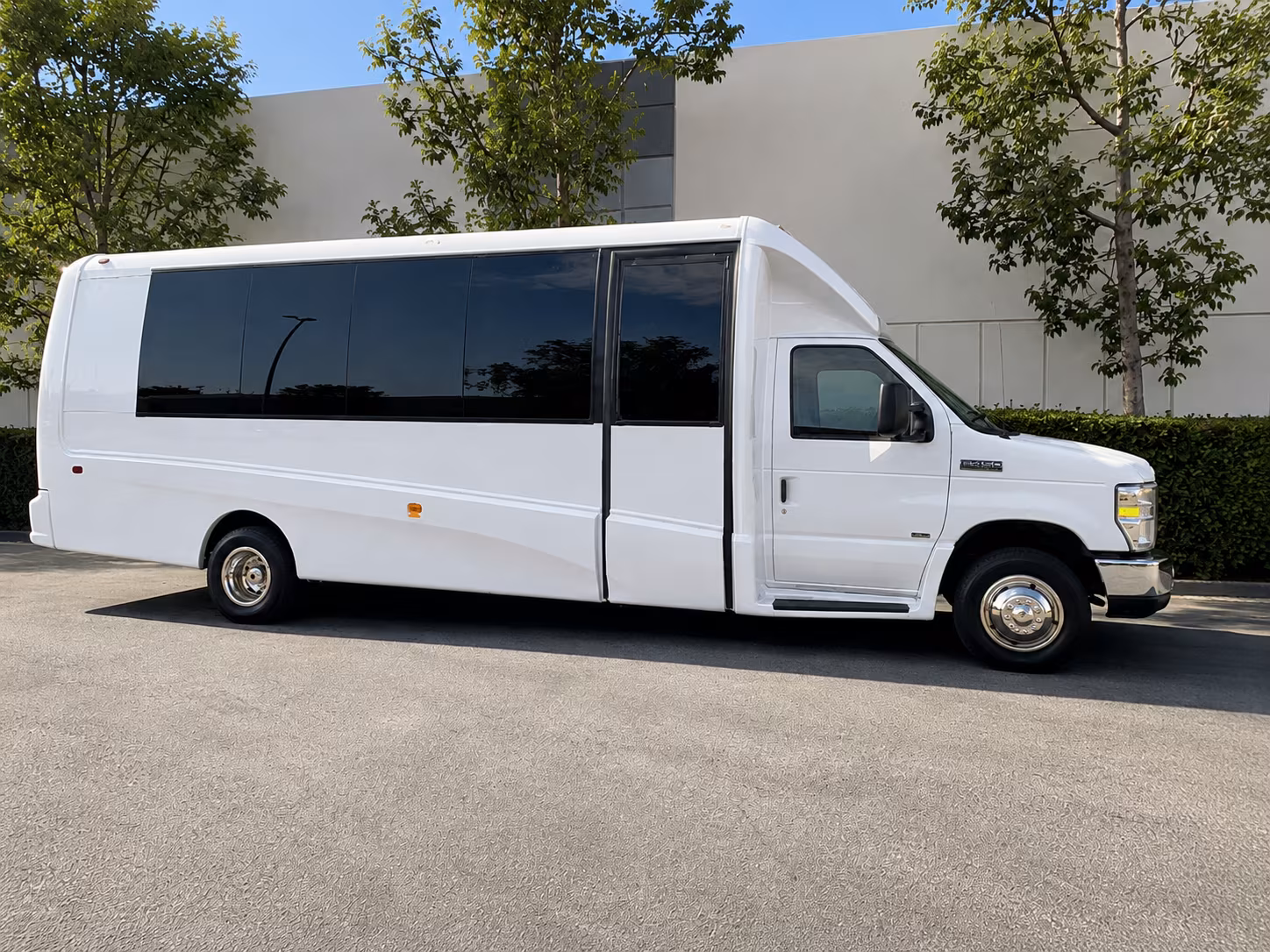 book group transportation for your next airport transfer 1