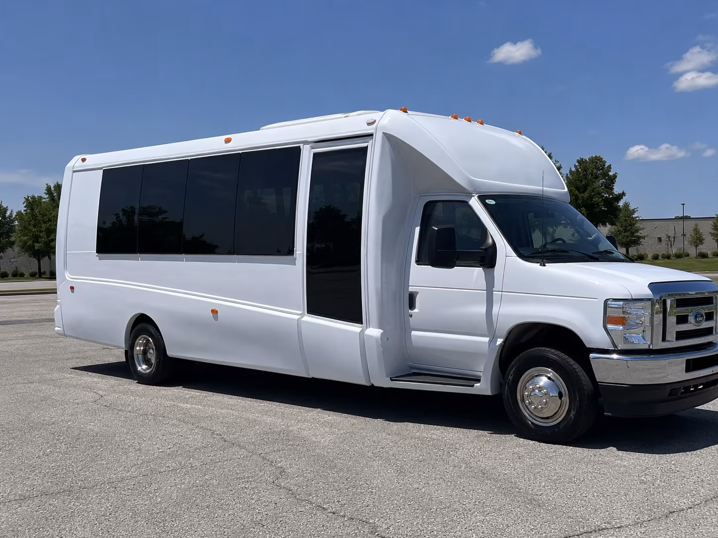 corporate shuttle buses for marysville commuters and events