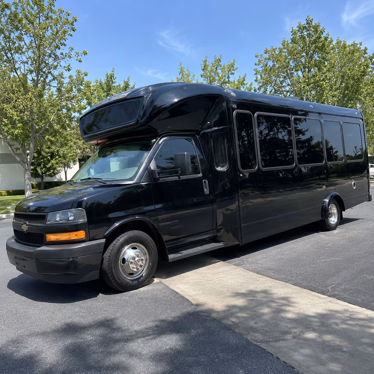 marysville 15 passenger party bus
