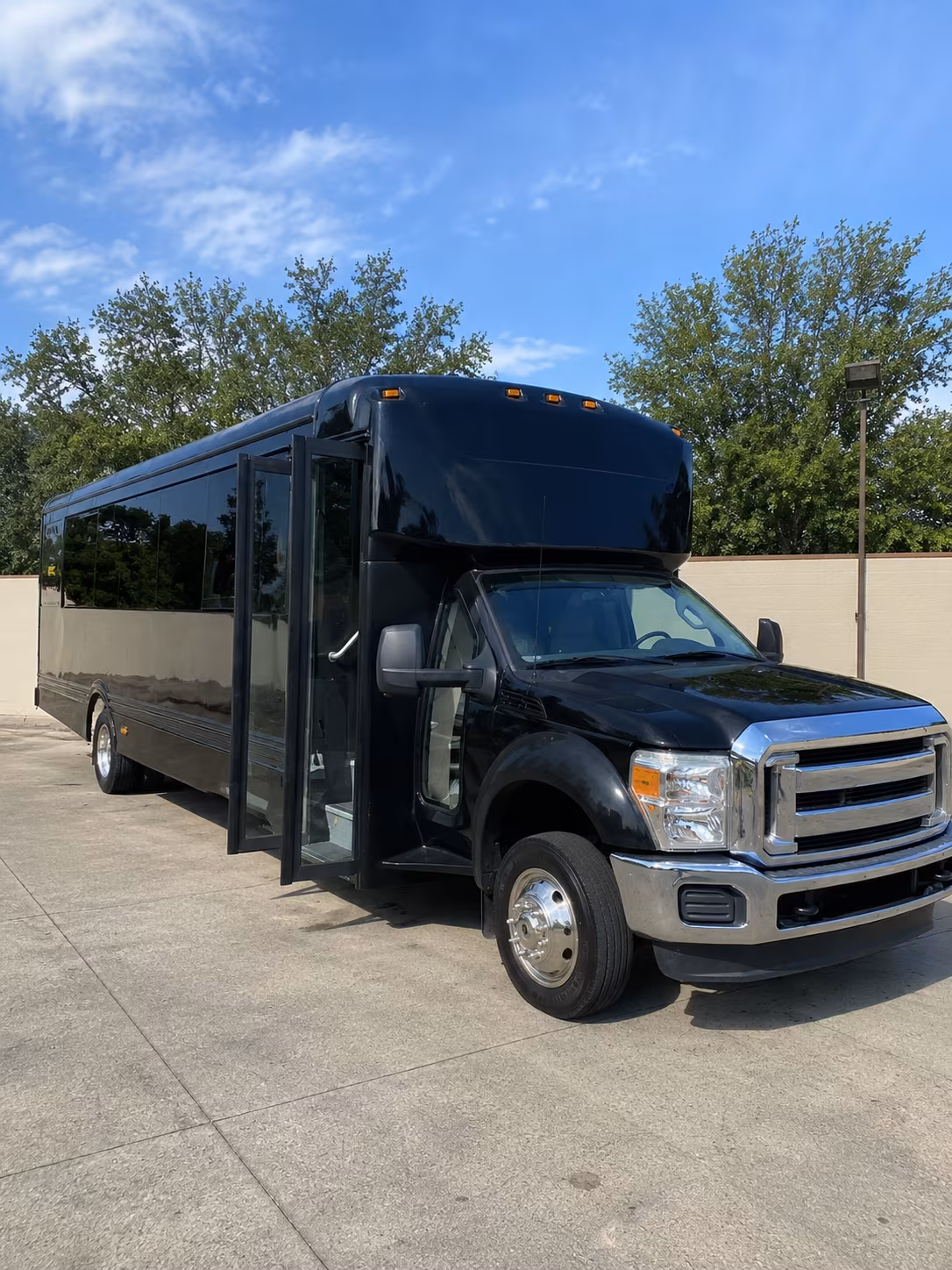 marysville 20 passenger party bus